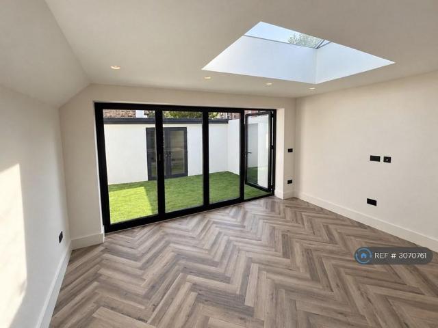 Apartment for rent in West Ealing, Greater London