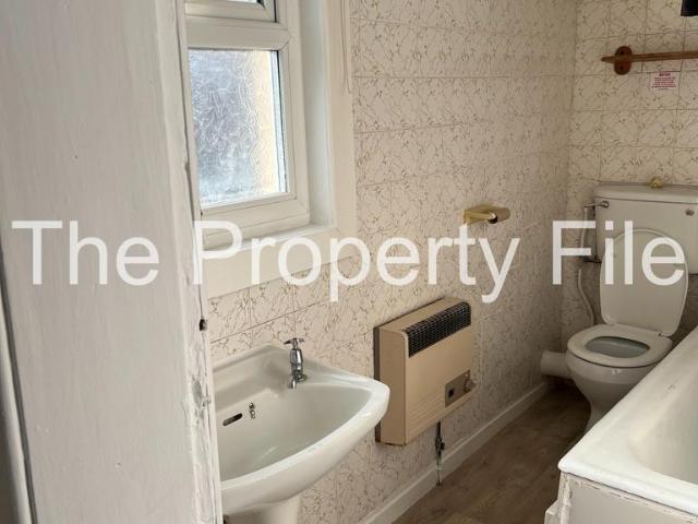 Flat for rent in Sale, Brooklands