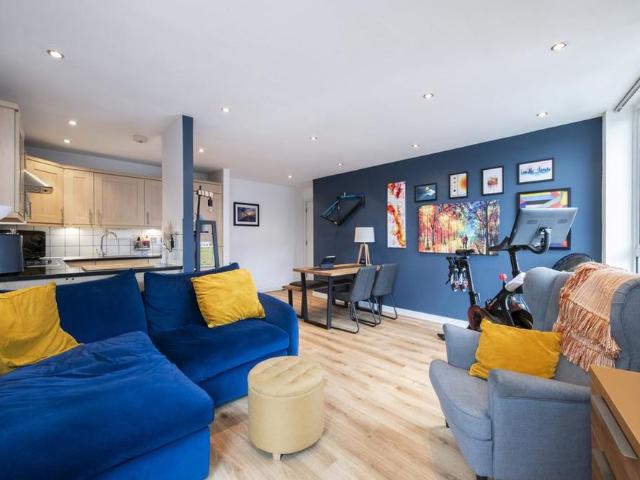 Apartment for rent in Fole, Surrey