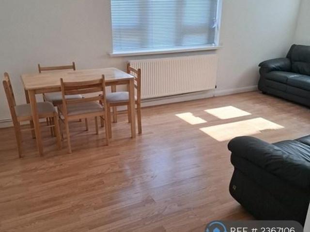 Apartment for rent in Lampton, Greater London