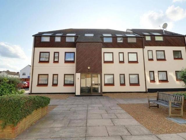 Apartment for rent in Seven Kings, Greater London