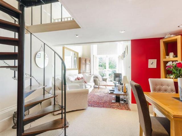 Apartment for rent in Molesey, Elmbridge