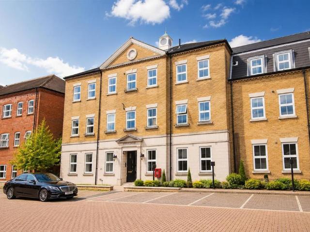 Flat for rent in Ivy Chimneys, Epping