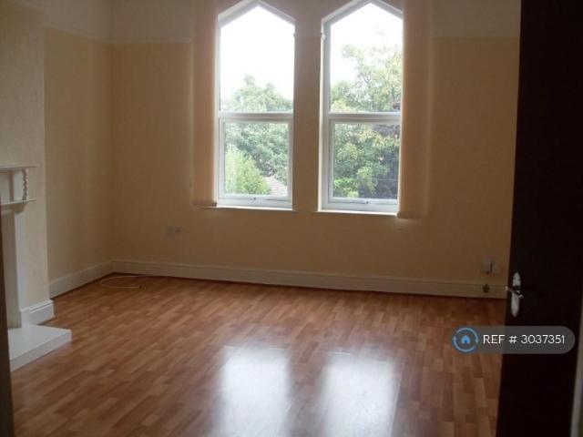 Apartment for rent in Woodchurch, Greasby