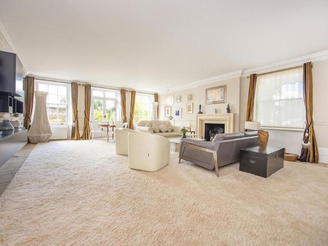 Apartment for rent in London Borough of Richmond upon Thames, Greater London