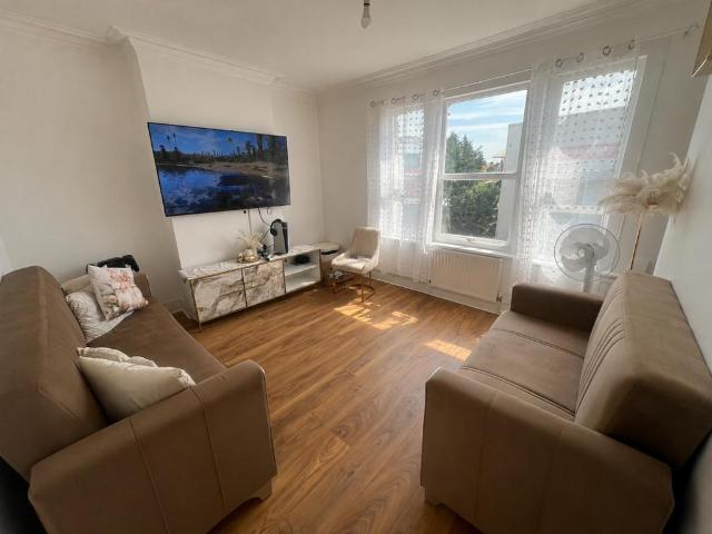 Flat for rent in Ponders End, Greater London