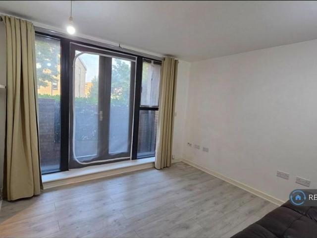 Apartment for rent in Worcester Park Estate, Monks Orchard