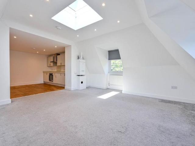 Apartment for rent in Horsell, Woking