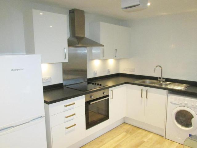 Flat for rent in Greaves, Bare