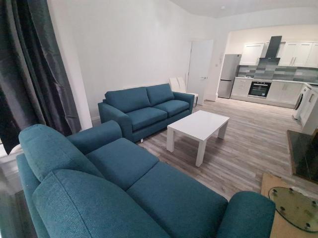 Apartment for rent in Oakwood, Leeds