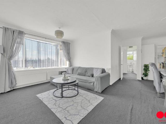 Flat for rent in Ardleigh Green, Greater London