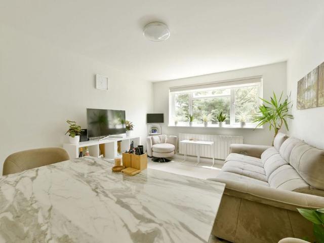 Apartment for rent in London Borough of Hounslow, Greater London