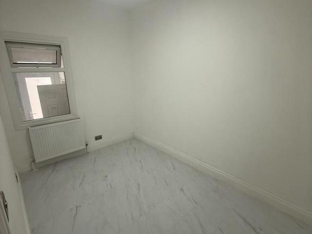 Apartment for rent in Seven Kings, Greater London