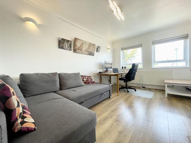 Apartment for rent in Fishersgate, West Sussex