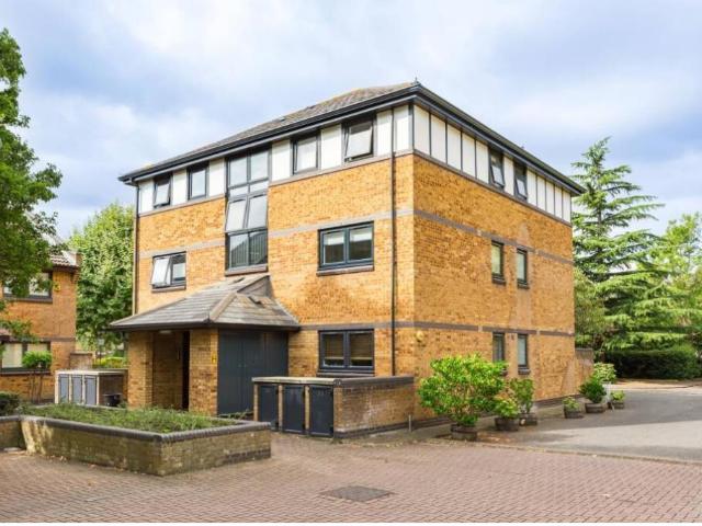 Flat for rent in Clippers Quay, Cat Hill