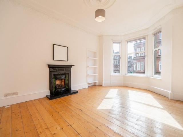 Apartment for rent in Shawmoss, Shawlands