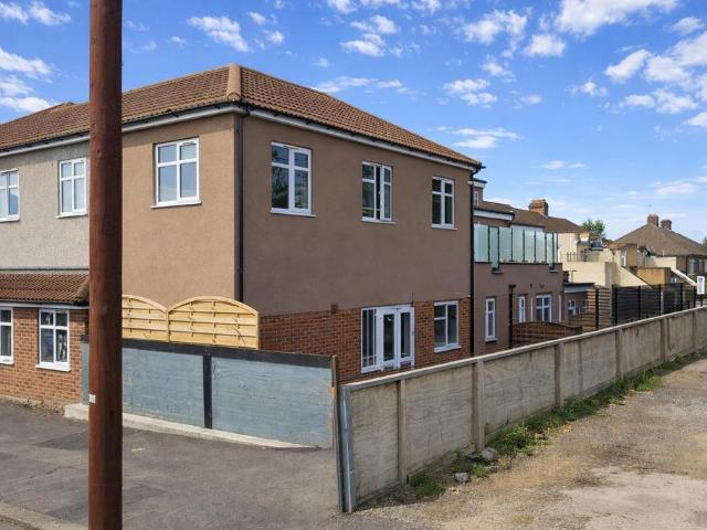 Flat for rent in Greater London