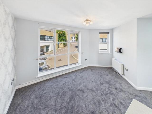 Apartment for rent in Worcester Park Estate, Monks Orchard