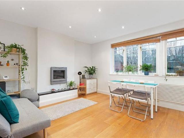 Apartment for rent in East Sheen, Greater London