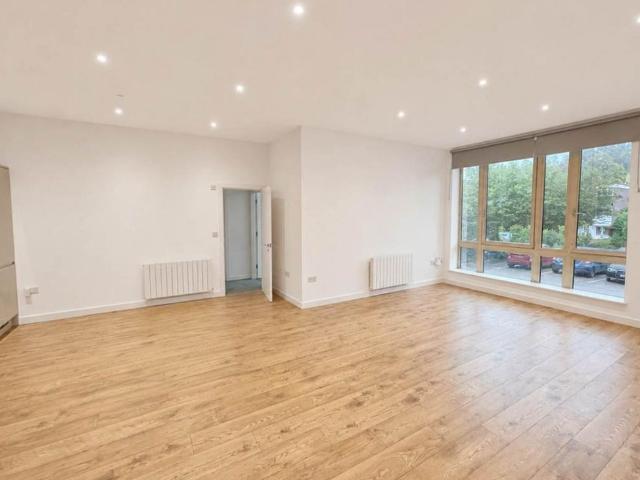 Apartment for rent in Perryfields, West Sussex