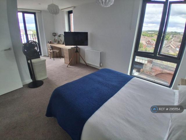 Flat for rent in Calderstones
