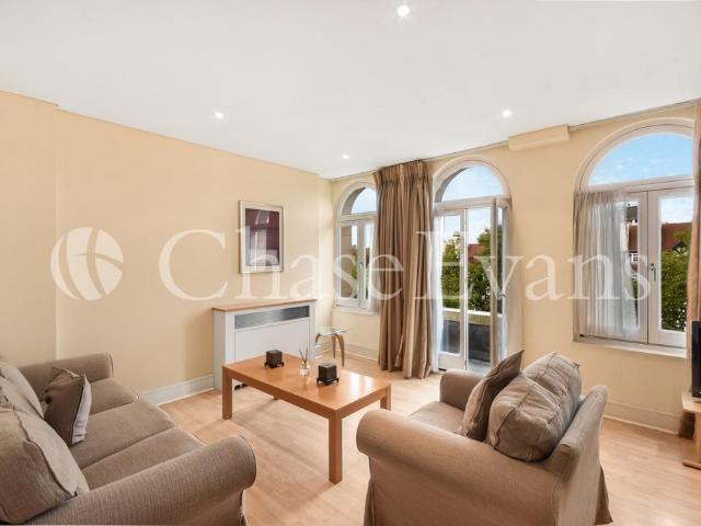 Flat for rent in St. John's Wood, Greater London