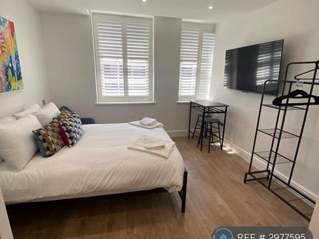 Flat for rent in Woodford, Greater London