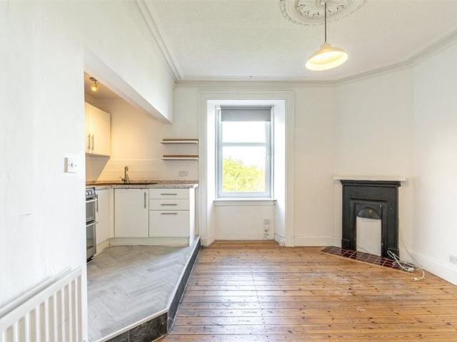 Apartment for rent in Trinity, Scotland