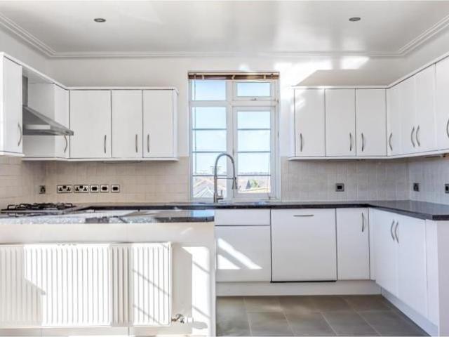 Apartment for rent in Colney Hatch, London