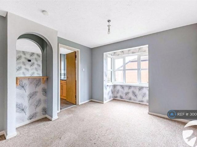 Apartment for rent in Worcester Park Estate, Monks Orchard