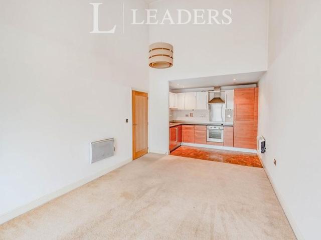 Apartment for rent in Pound Hill, Crawley