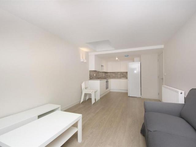 Apartment for rent in London Borough of Ealing, Greater London