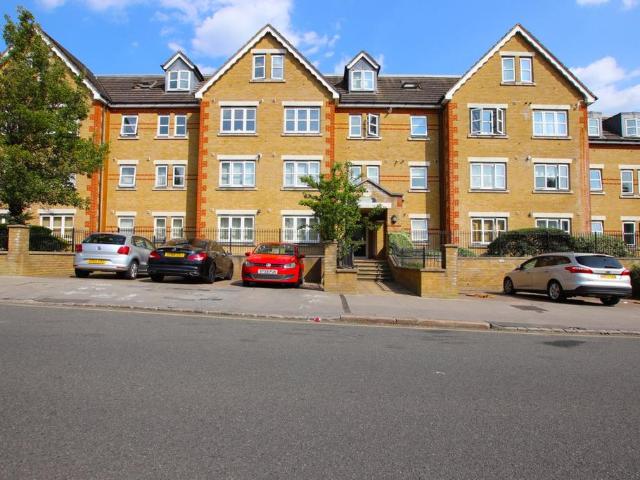 Flat for rent in South Croydon, London Borough of Croydon