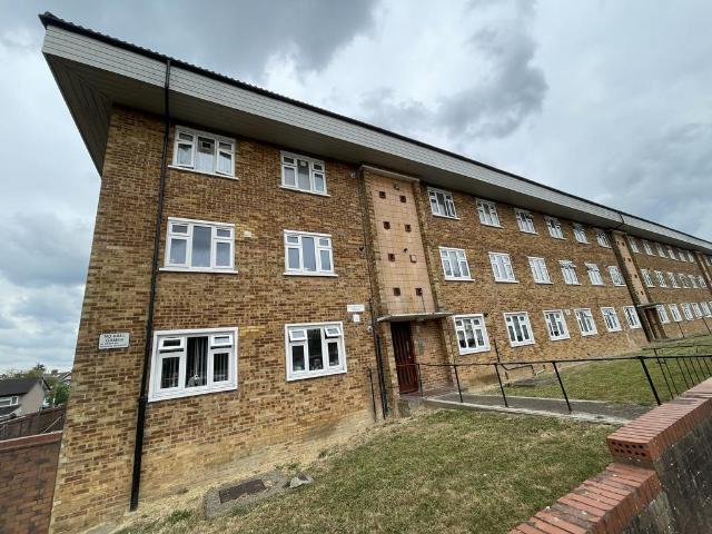 Flat for rent in Fairlop, Greater London
