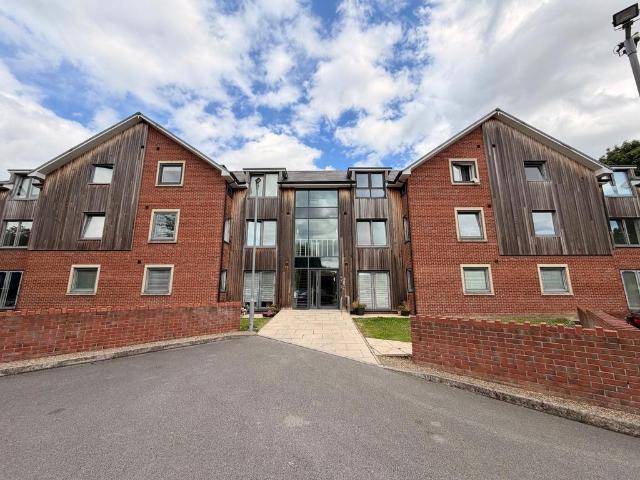 Flat for rent in Normanton and Altofts, Altofts