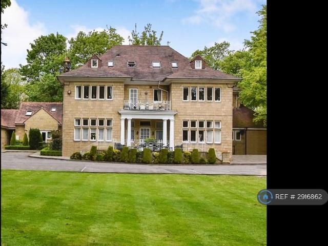 Flat for rent in Oakwood, West Yorkshire