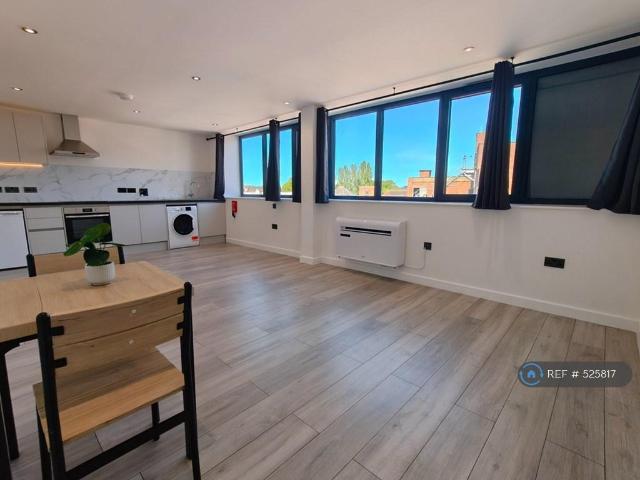 Flat for rent in Baswich, Staffordshire