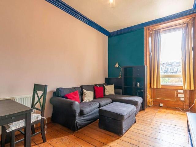 Flat for rent in Hillside, Leith