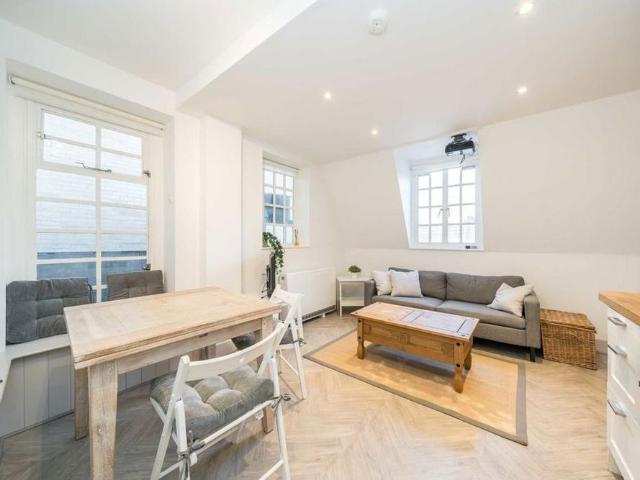 Apartment for rent in Lyons, Greater London