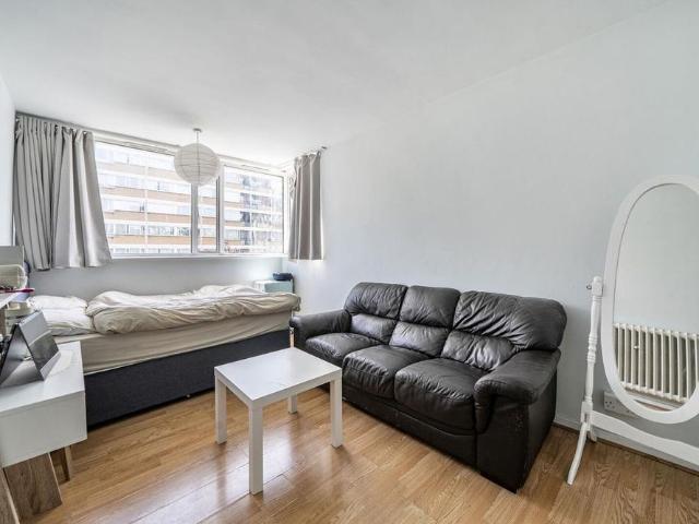Apartment for rent in Churchill Gardens Estate, Greater London