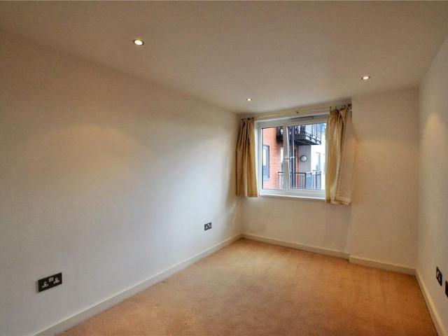 Apartment for rent in Heol-las, Surrey