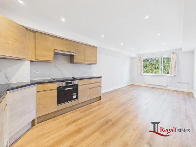 Flat for rent in Preston, Greater London