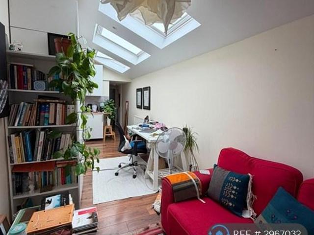 Flat for rent in West Ewell, Ewell