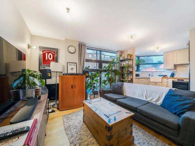 Apartment for rent in Clapham Park, Greater London