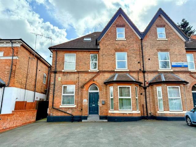 Flat for rent in Wake Green, West Midlands
