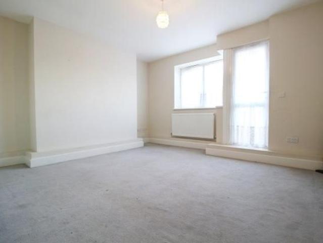 Apartment for rent in Poplar Grove, Greater London