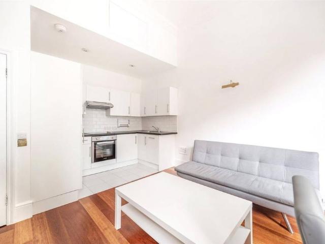 Apartment for rent in Brompton, Greater London