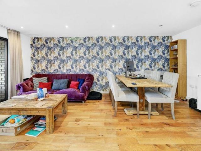 Apartment for rent in Myatt's Fields, Greater London