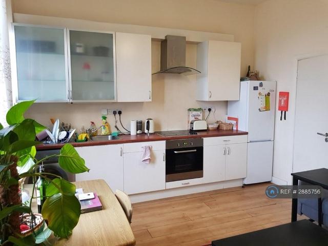 Flat for rent in South Hampstead, Greater London