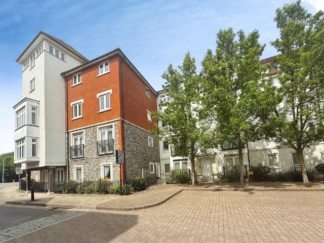 Flat for rent in St. Mildred's, The Bridge